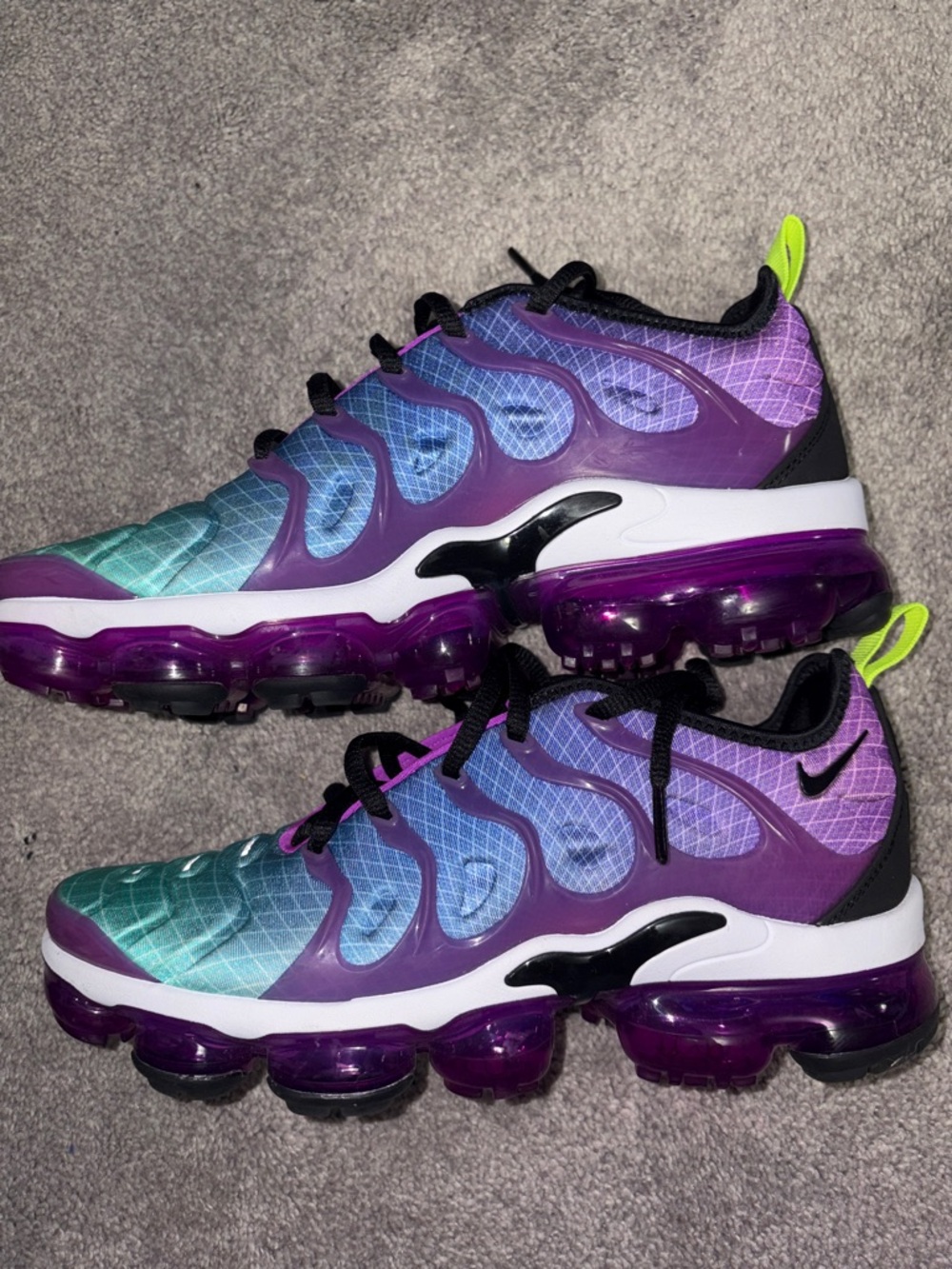 Nike Vapormax Plus - Picture 2 of 5